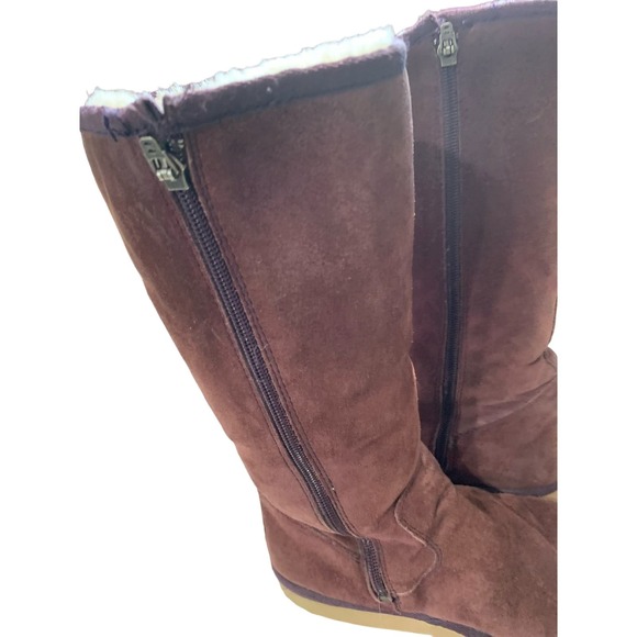 Classic tall Ugg boots in plum wine suede, size 8 - Picture 4 of 5
